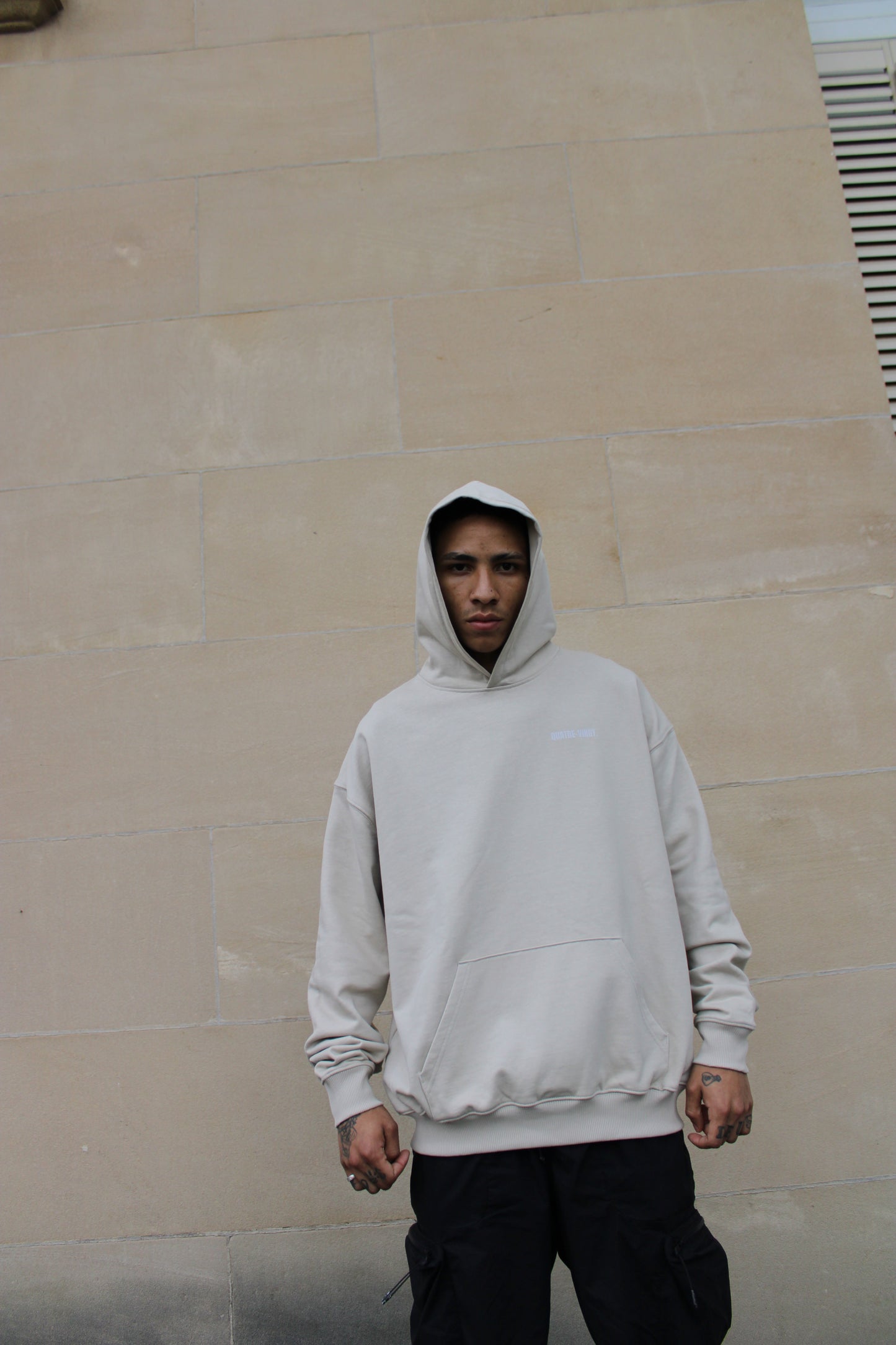 QUATRE-VINGT HOODIE. DESERT DUST